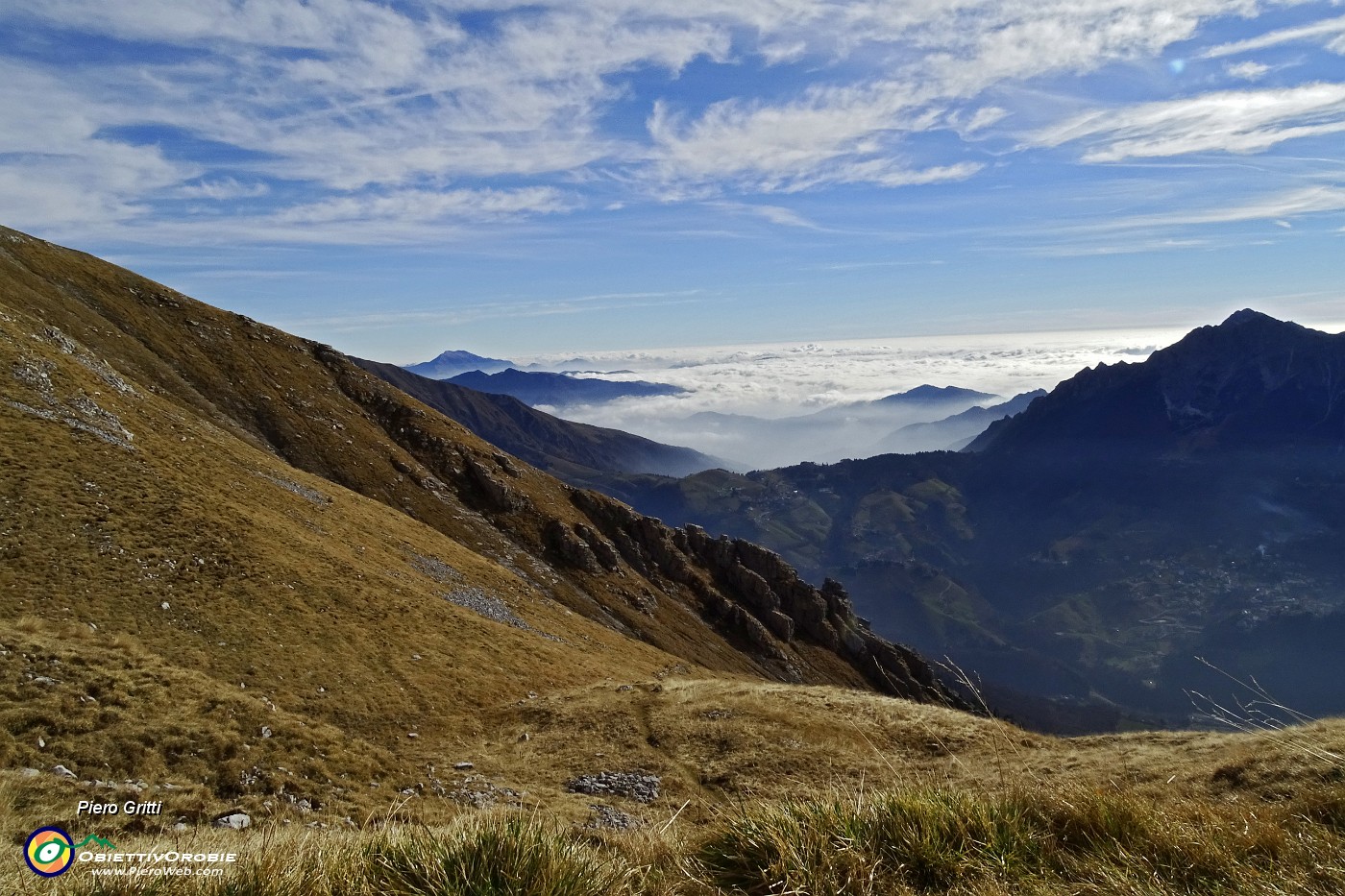 31 Un mare di nebbia in pianura  .JPG -                                